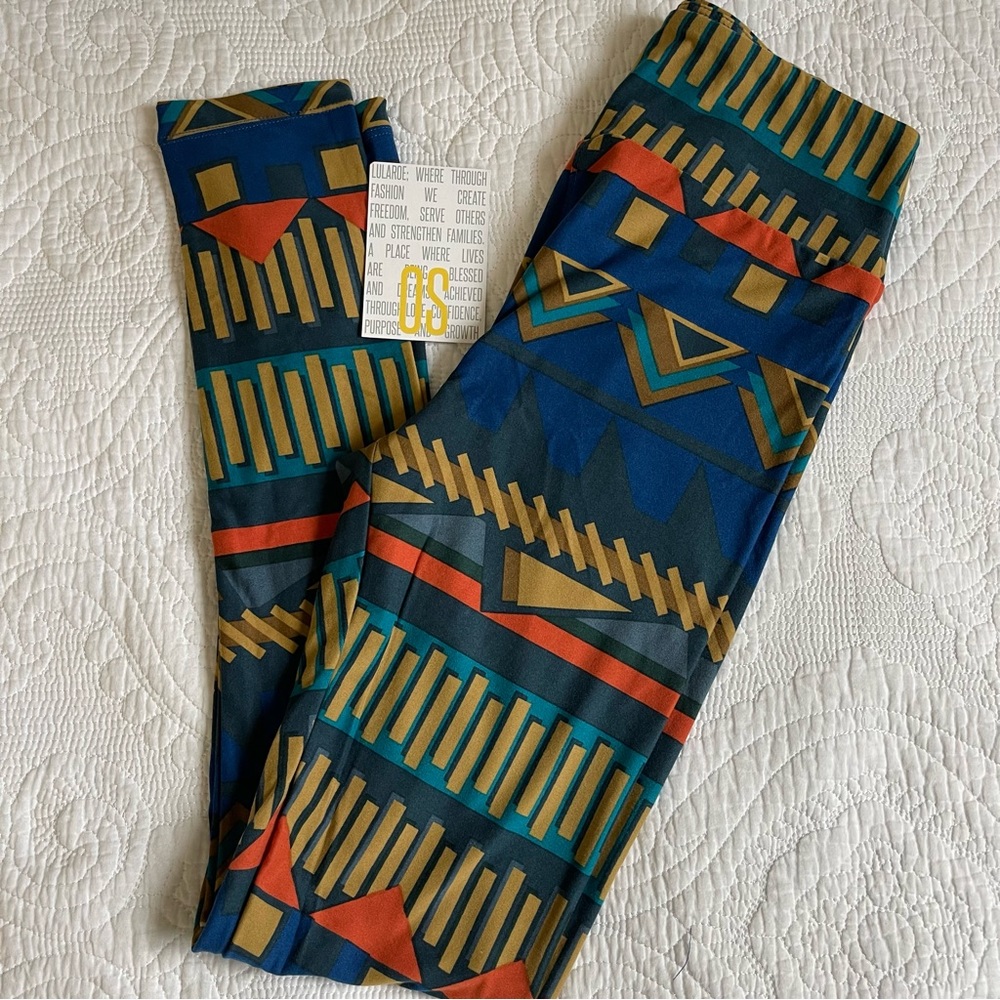 🦋NWT LulaRoe One Size Leggings, fits sizes 2-10, Buy 3 leggings for $20.00🦋